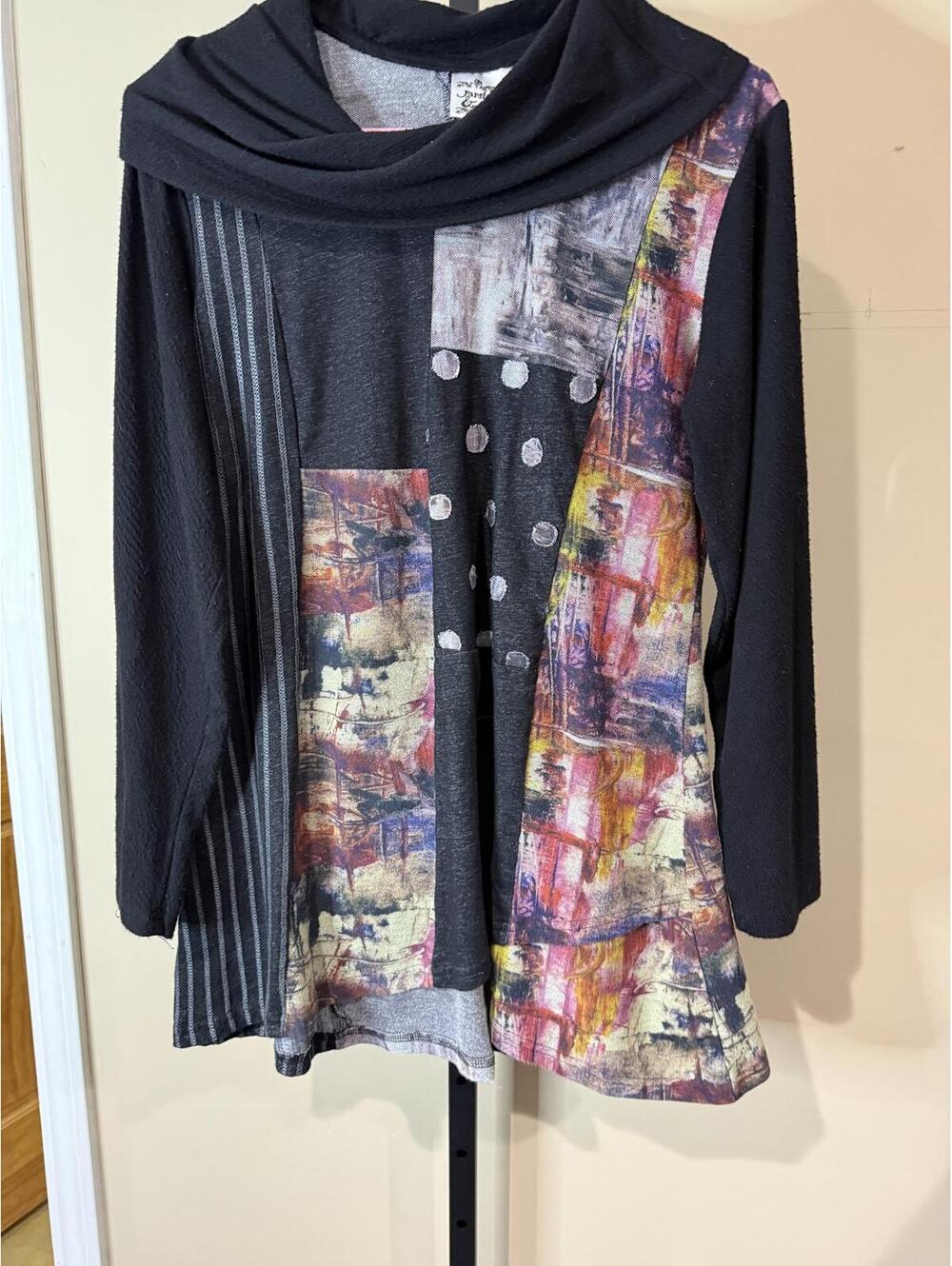 Parsley & Sage Medium Abstract Patterned Long Sleeve Tunic Top with Cowl Neck